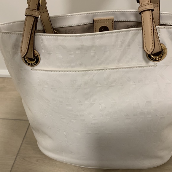 Michael kors shiny white purse - Picture 6 of 8